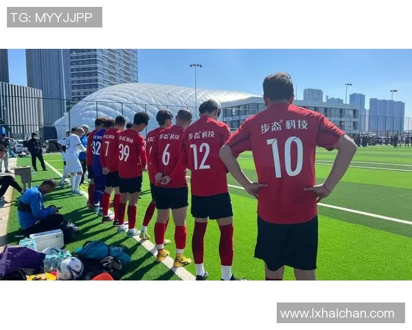 从多语种到绿茵场沟通高手足球球星语言天赋与竞技智慧探秘 从多语种到绿茵场沟通高手足球球星语言天赋与竞技智慧探秘