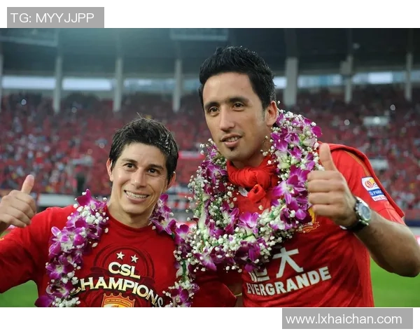 九十年代传奇足球球星海报回顾：经典瞬间与时代风貌的碰撞